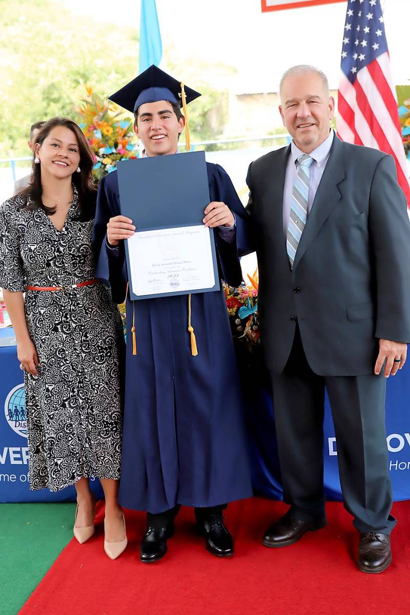 Entrega de títulos de Discovery School 2023