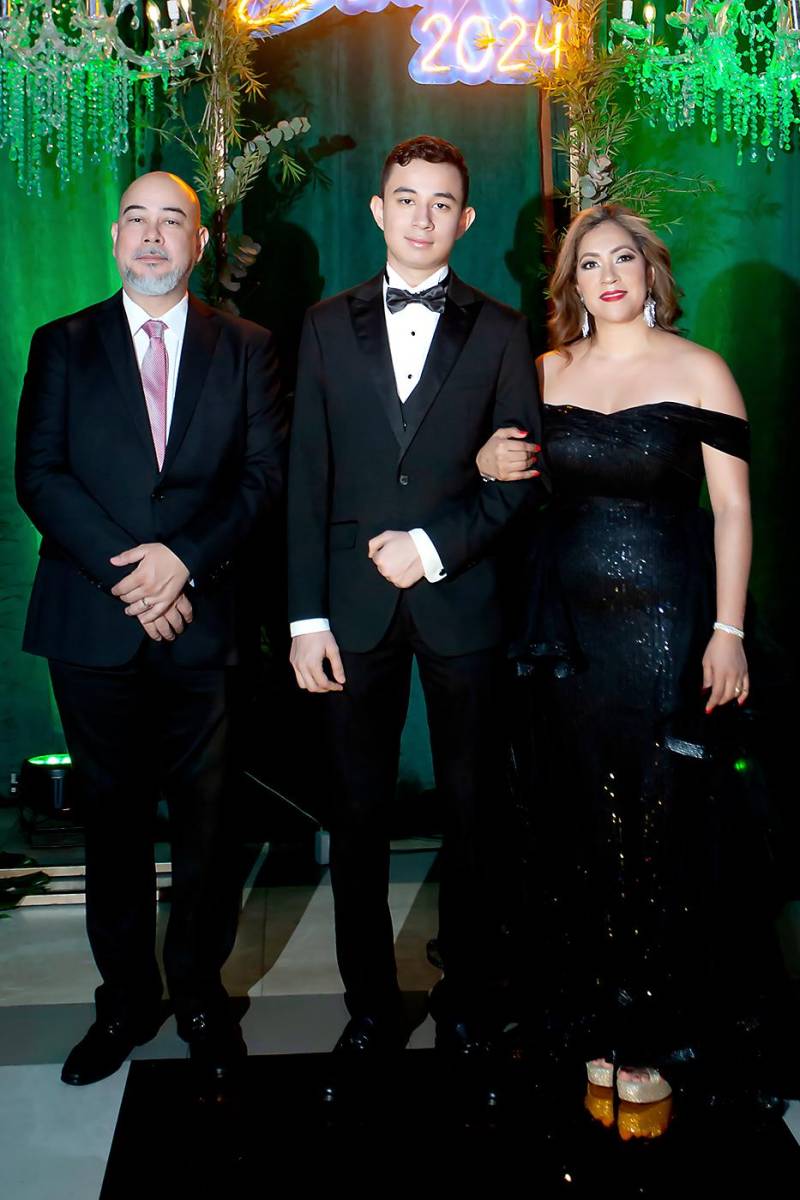  José Francisco Valladares, su hijo Andrés y Diana Recarte