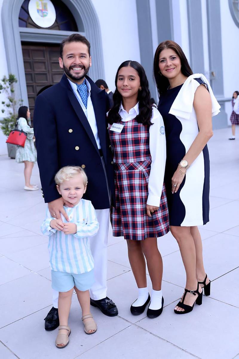 Eloy Bravo con su hijo Cayetano, Samantha Villar y Juli Hernández Eloy Bravo con su hijo Cayetano, Samantha Villar y Juli Hernández