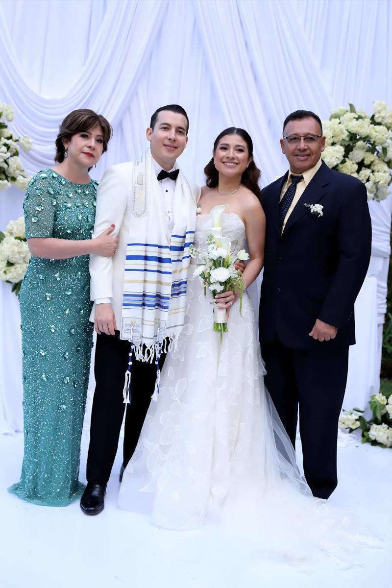 Sandra Rodezno, Denis Cano, Paola Perdomo y Denis Cano.