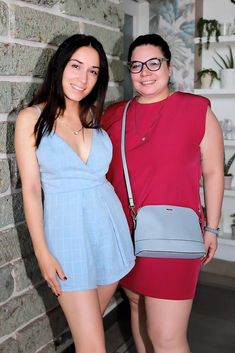 Paulette y Amy Campos.