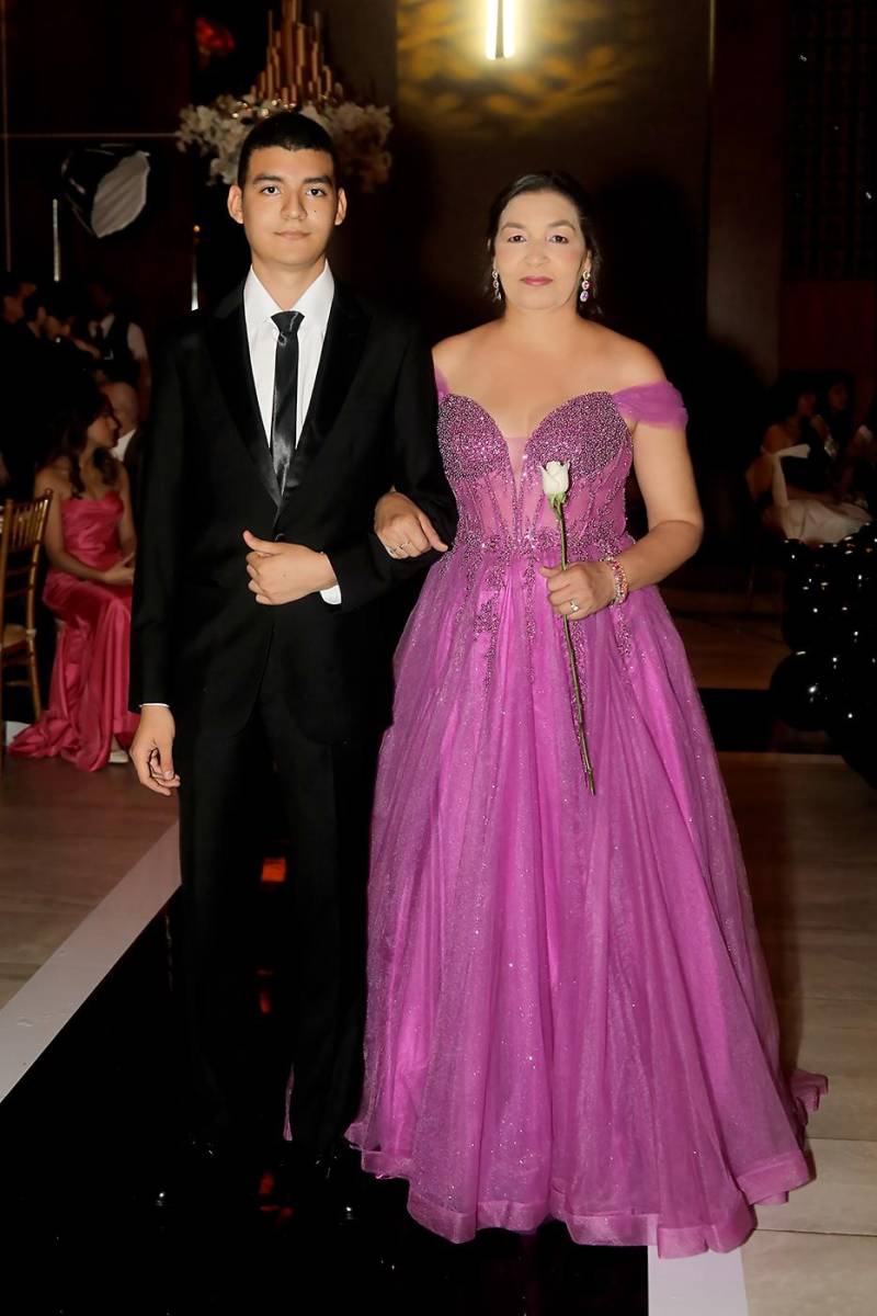 Alessandro Medina y su madre Mercedes Cárcamo
