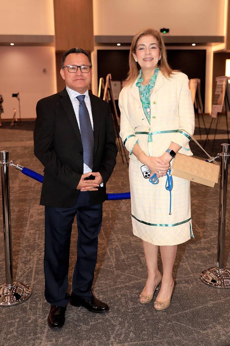 Carlos Mauricio Flores y Ruth Marie Canahuati.