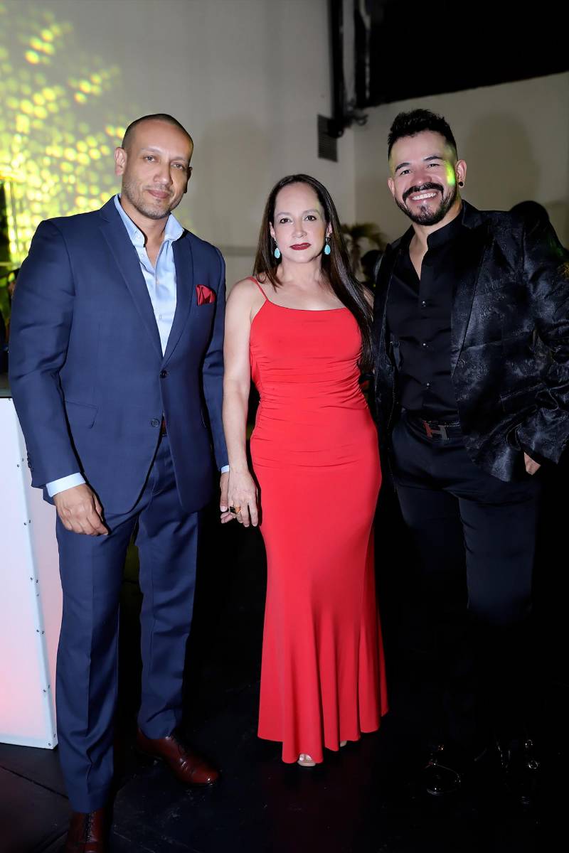 Raúl Bardales, Carmen Vides y Carlos Girón.