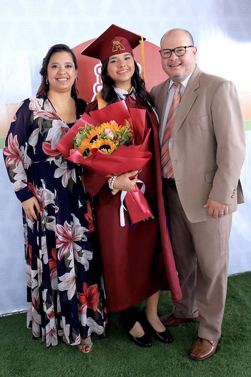 Graduación de los seniors 2025 de Mayan School