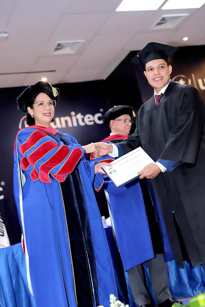 Graduaciones de Pregrado UNITEC TGU 2024