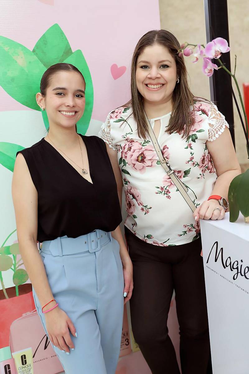 Tethey Murillo y Melissa Cáceres.