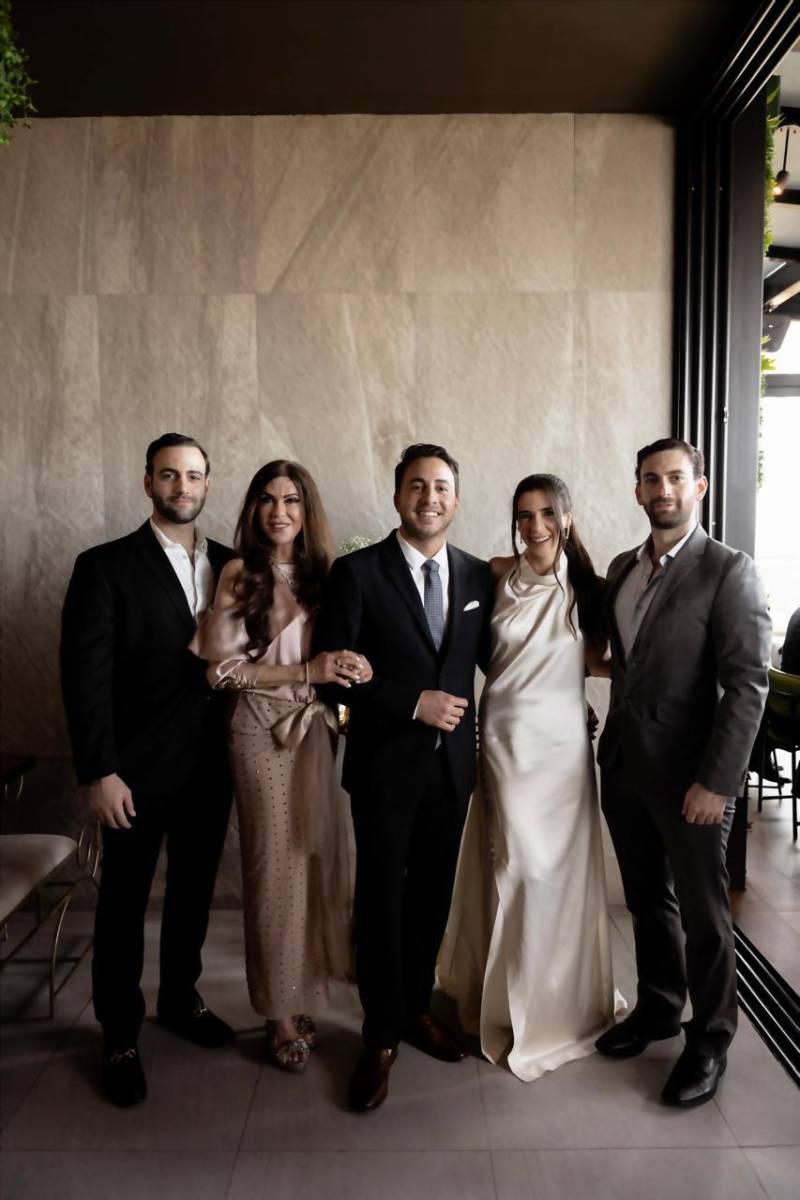 Los recién casados con Jorge Bandy, Carmen Chahín y Elías Bandy.