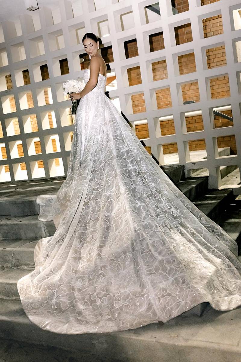 La novia lució un delicado vestido de la diseñadora ecuatoriana Kate Griffith.