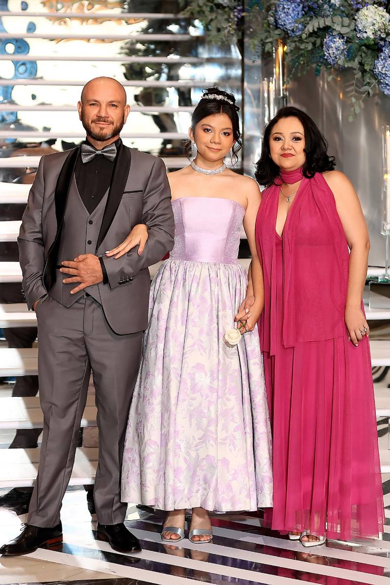 Eloisa Daniela Zelaya Monrro con Nelson Zelaya y Bernardeth Monrroy