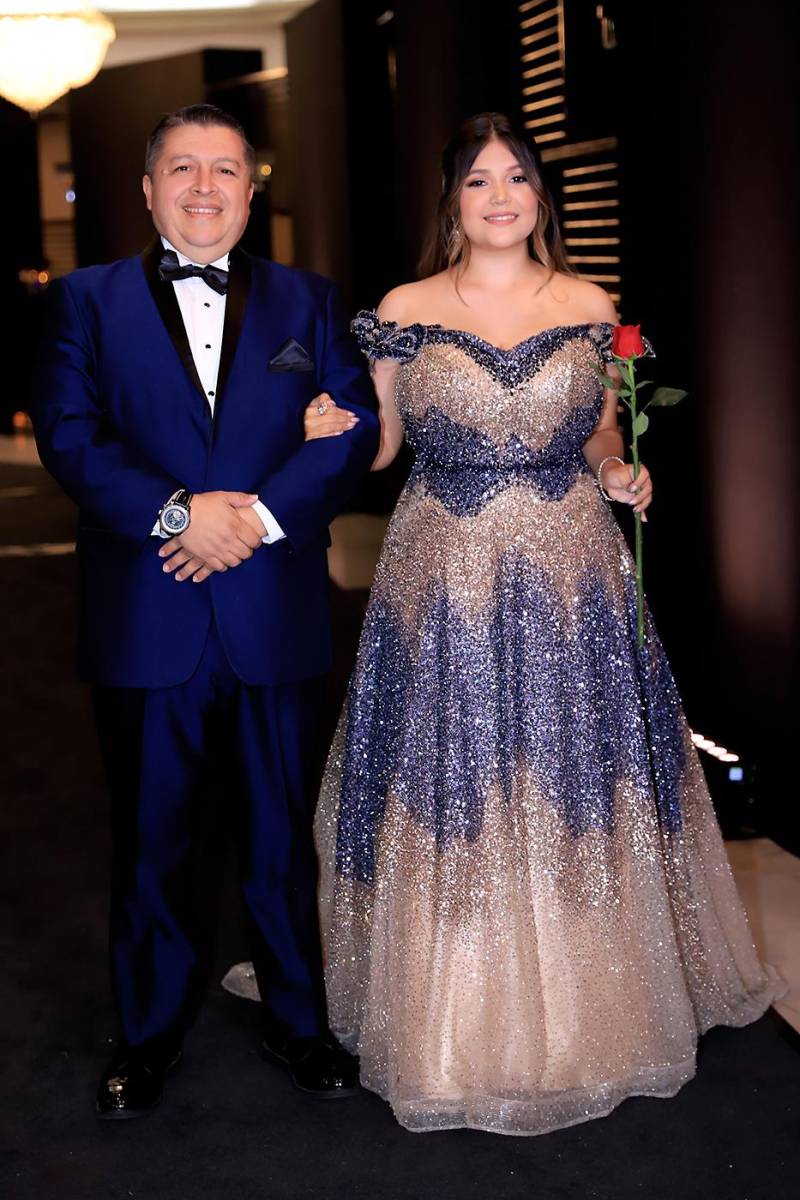 Desfile padres e hijos de la prom 2025 de DelCampo School