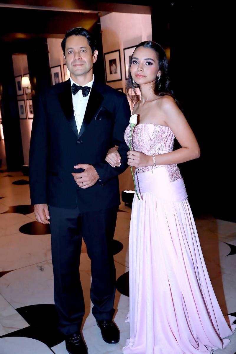 Valeria Mendoza y su padre Elías Mendoza. 