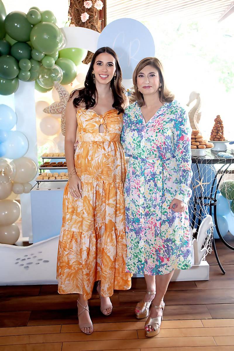 Angie Andonie de Pineda con su madre Yadira Andonie