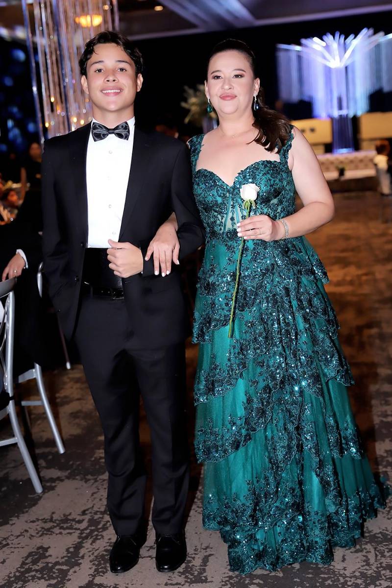 Desfile padres e hijos de la prom 2024 de Mayan School