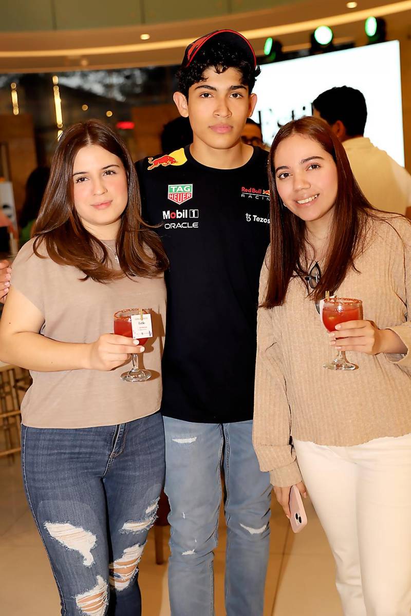 Jahely Díaz, Mauricio Díaz y Alexsa Bellino.