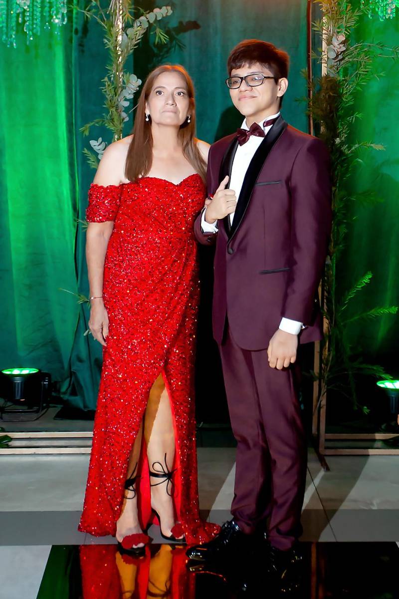  Virginia Mejía y su hijo Arturo Guillermo