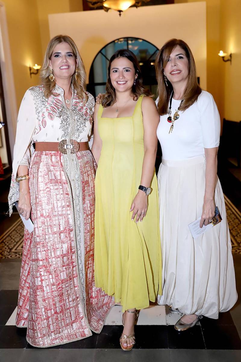 Iovanna Ravelo, Stefany Corrales y Yohanka Ravelo.