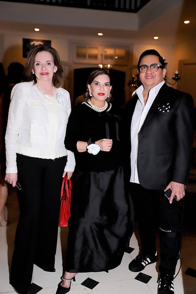 María del Carmen Nasser, Blanca Bendeck y Miguel Chong