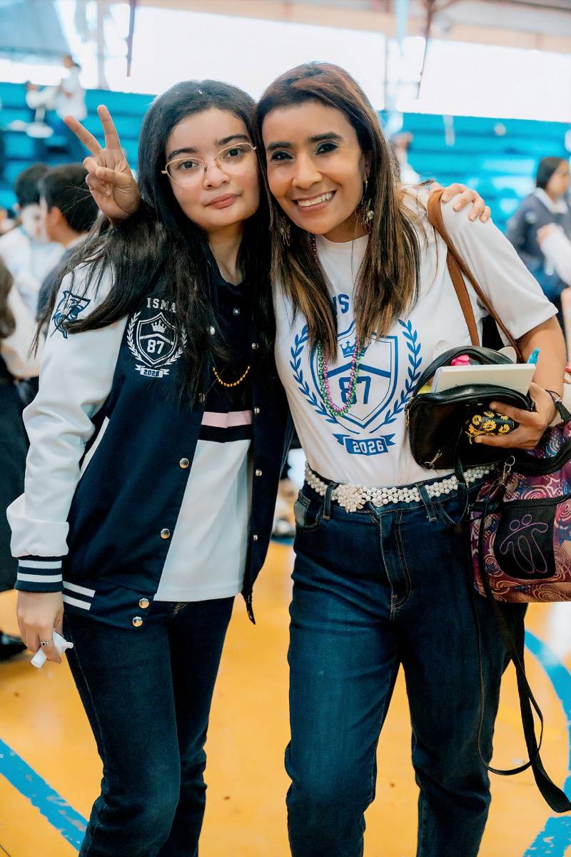 Senior entrance de la clase 2026 del Instituto María Auxiliadora