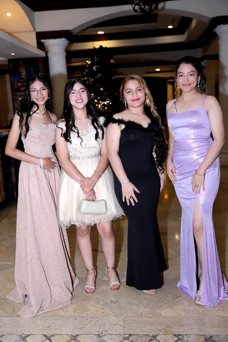 Azaria Cálix, Emily Triminio, Saraih Godoy y Britany Flores.