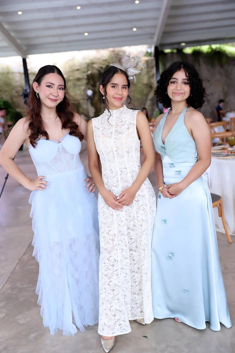 Andrea Andino, Izel Vallejos y Andrea Alvarenga. Andrea Andino, Izel Vallejos y Andrea Alvarenga.