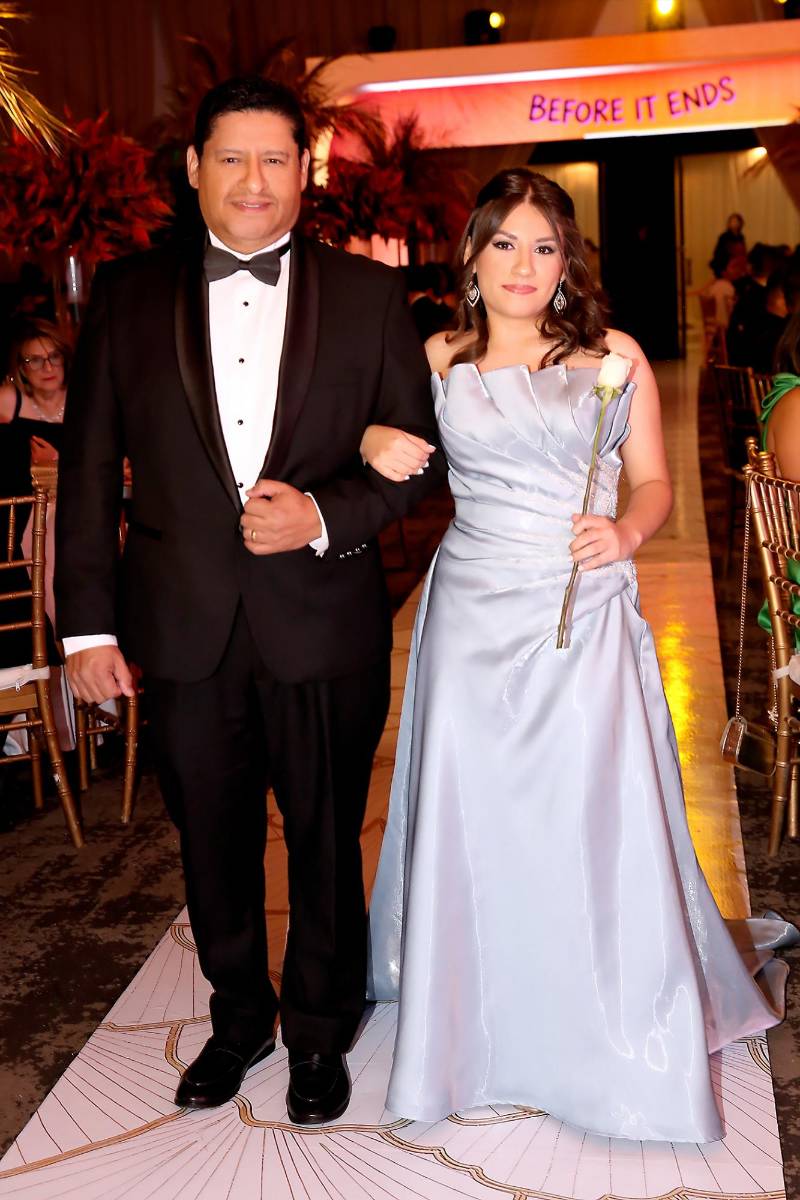 Ariana Maria Salazar y su padre Angel Salazar. 
