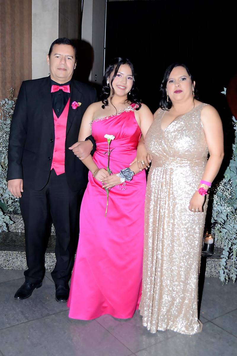 Geovanni Trejo, Bianca Trejo y Gloria Valladares.