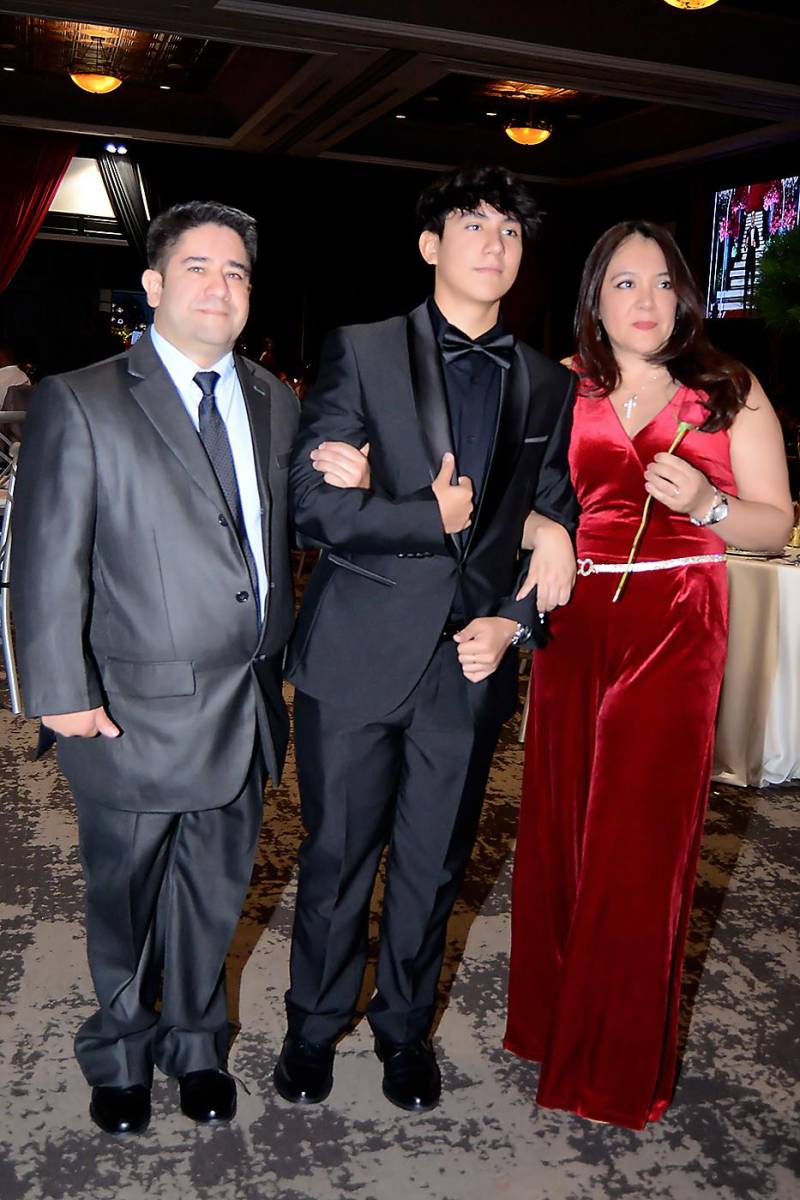 Néstor, Néstor Javier Suárez y Ela Andino.