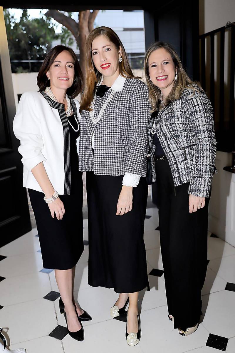 Monique Casanova, Muriel Vinelli y Anahí Paredes