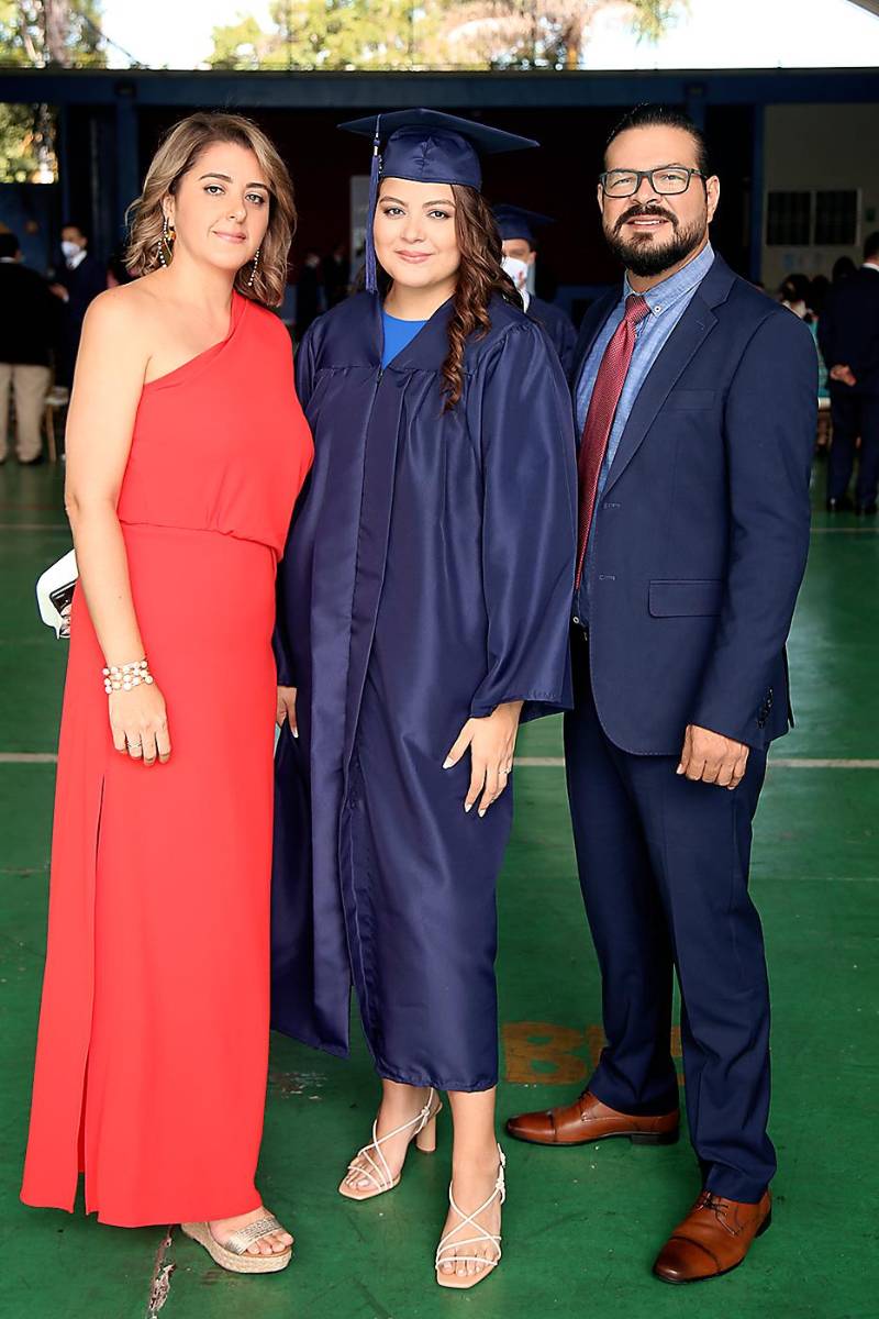 Annie Mendoza, Isabella Sierra y José Sierra