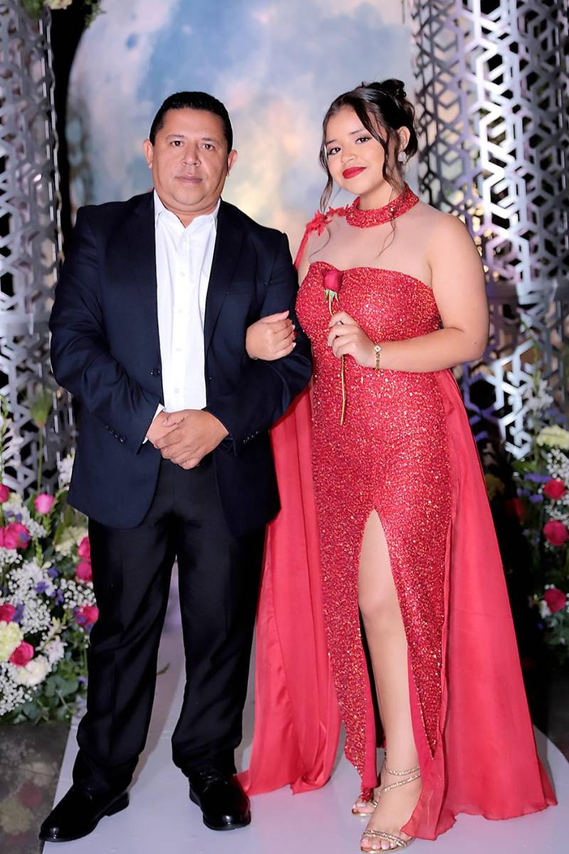 Desfile padres e hijos de la prom 2024 del Instituto San José del Carmen