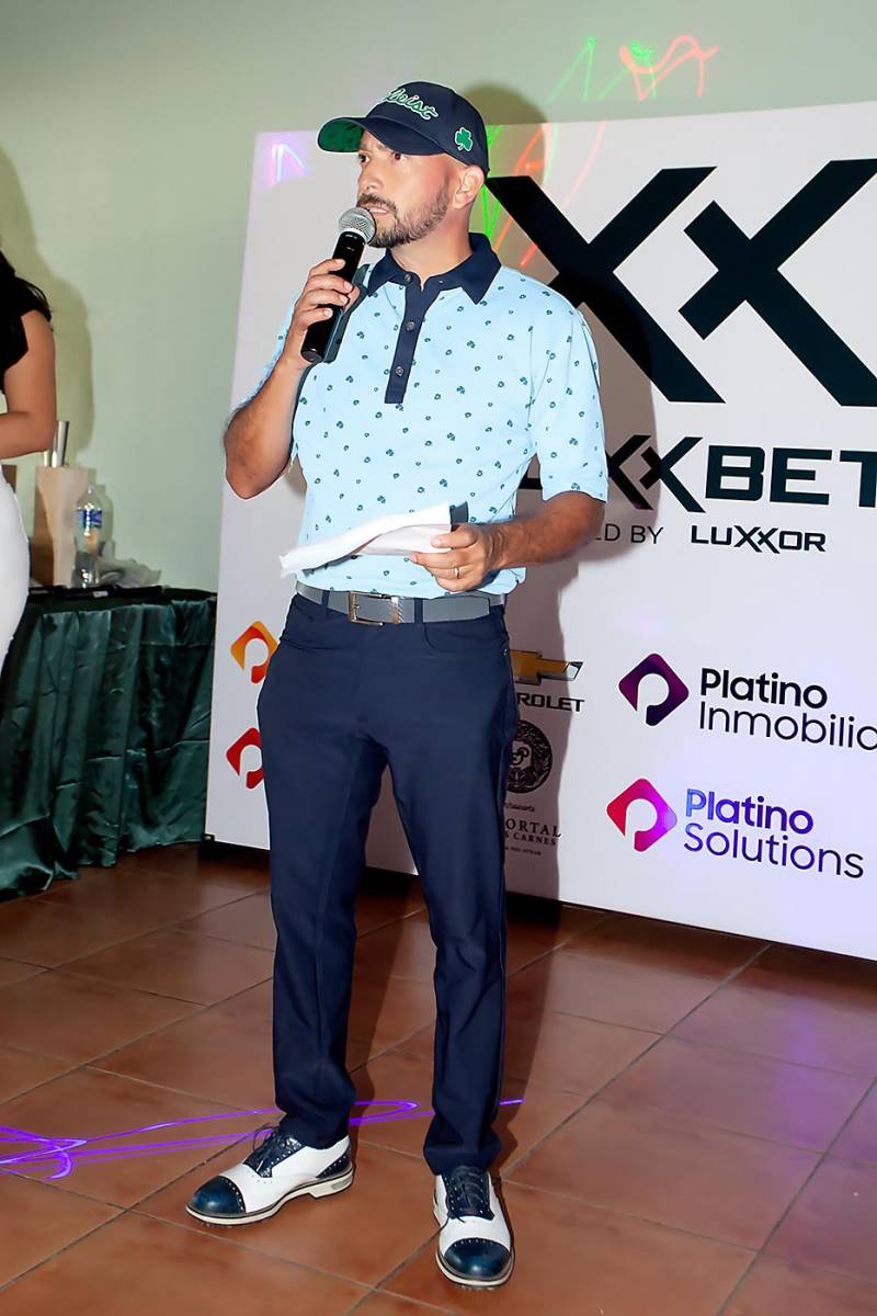 Benjamín Abdu, al momento de agradecer a las marcas patrocinadoras y a los participantes en el torneo de golf.