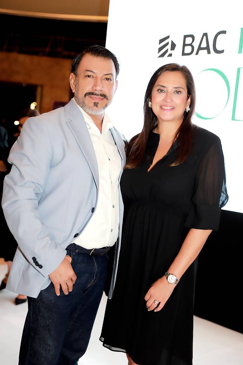 Yoyo Barrientos y Valeria Rios 