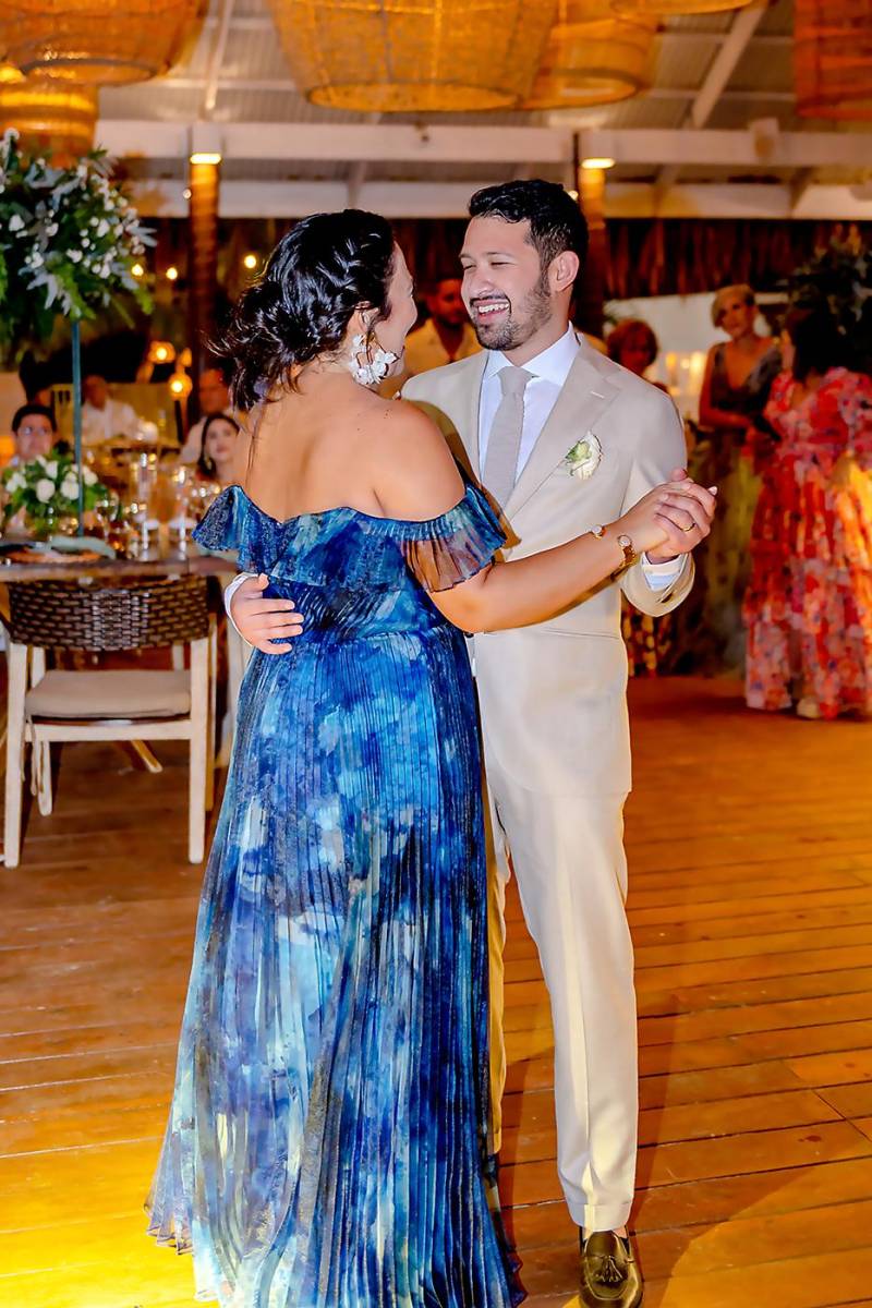 Daniel Velásquez baila con su madre Lilian Santos.