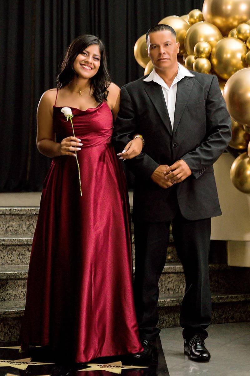 Desfile padres e hijos de la prom 2024 de IHCI Bilingual School