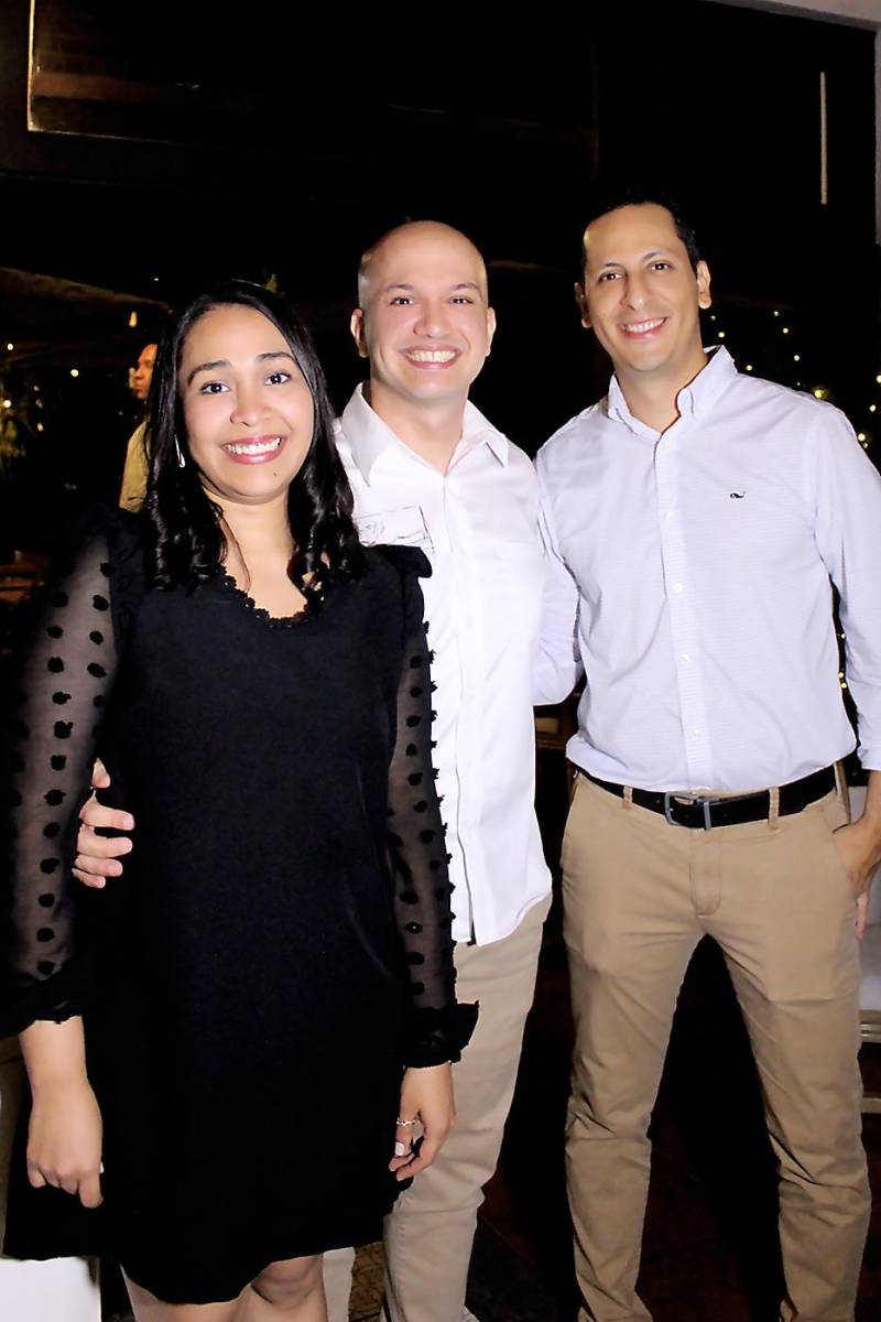 Angela Vásquez, Dennis Santos y Alejandro Hernández
