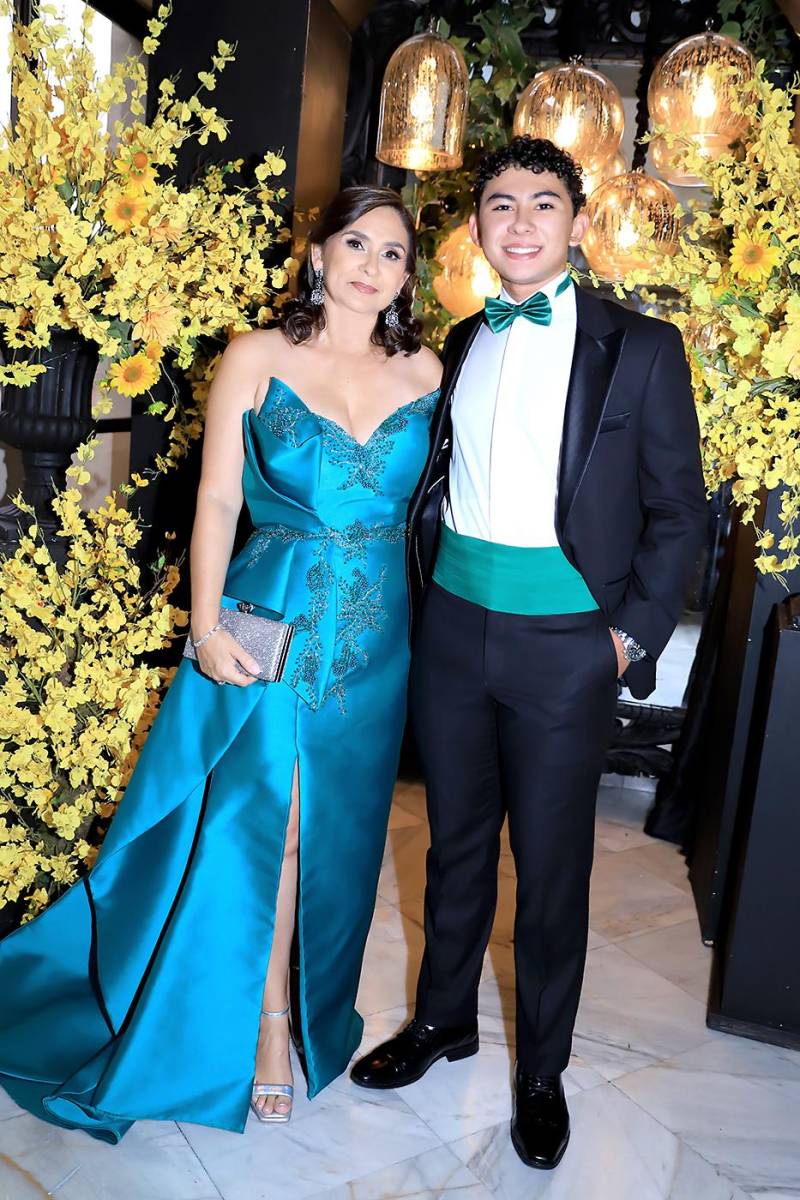 Invitados a la prom 2025 de DelCampo School