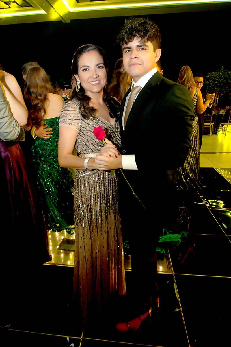 Luisa Funes y su hijo Ángel Dubón.