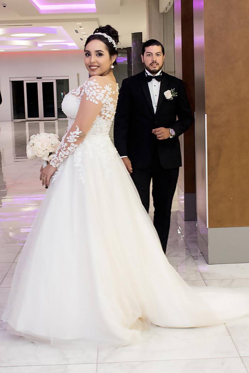 Los novios en la recepción de su boda.