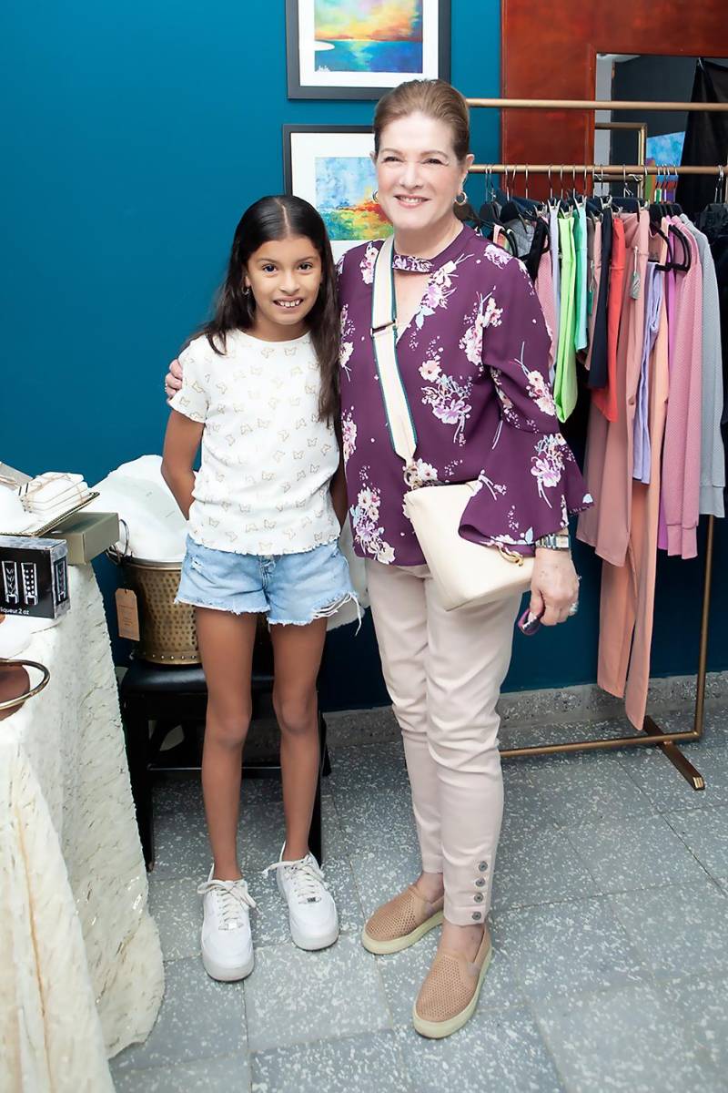 Giuliana Sarmiento y Malissa Pineda.