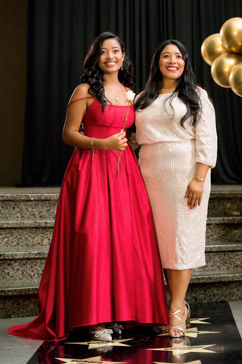 Desfile padres e hijos de la prom 2024 de IHCI Bilingual School