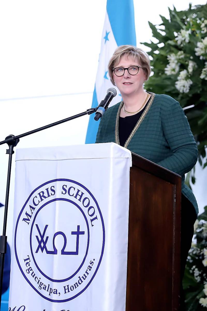 Laura Dogu, Embajadora de los Estados Unidos en Honduras, entregó los President’s Award For Educational Excellence