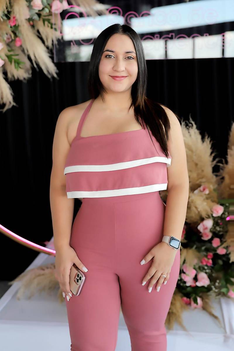 Victoria López.