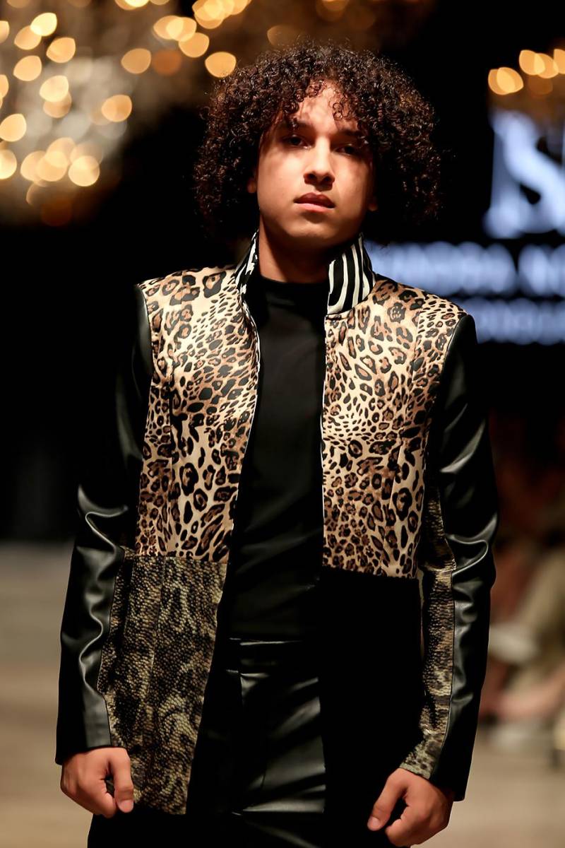 Jacket de patchworks de diversos animal prints, desde leopardo hasta cebra, para una actitud poderosa e indomable.