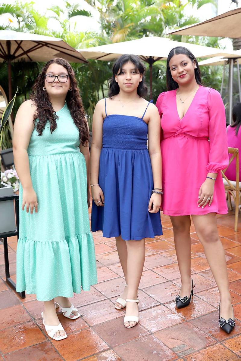 Katherine Nicolle Padilla Martínez, Clarissa Mireya Romero Martínez y Andrea Teresa Andrade Gonzales
