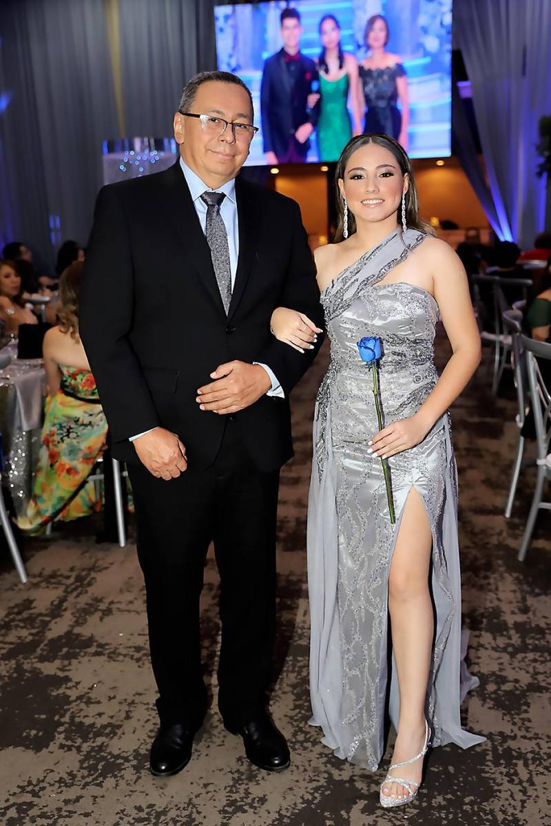 Rebeca Alejandra Flores Palencia con su tío René Lopez
