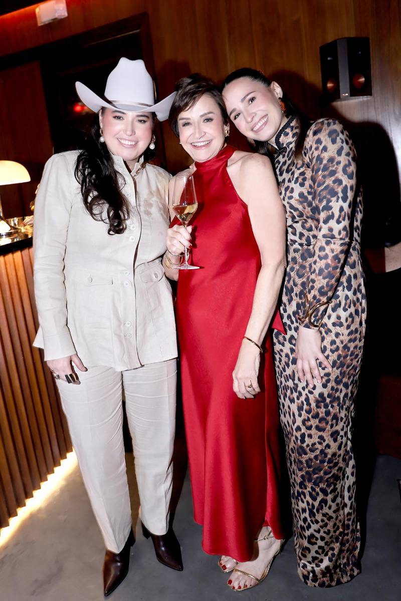 La feliz cumpleañera con Marcela y Lisa Hilsaca