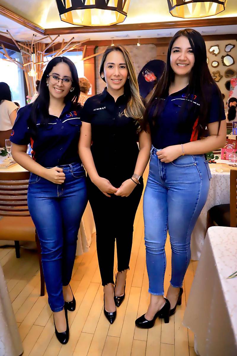 Katherine Navarrete, Diana Pineda y Nohely Herrera.