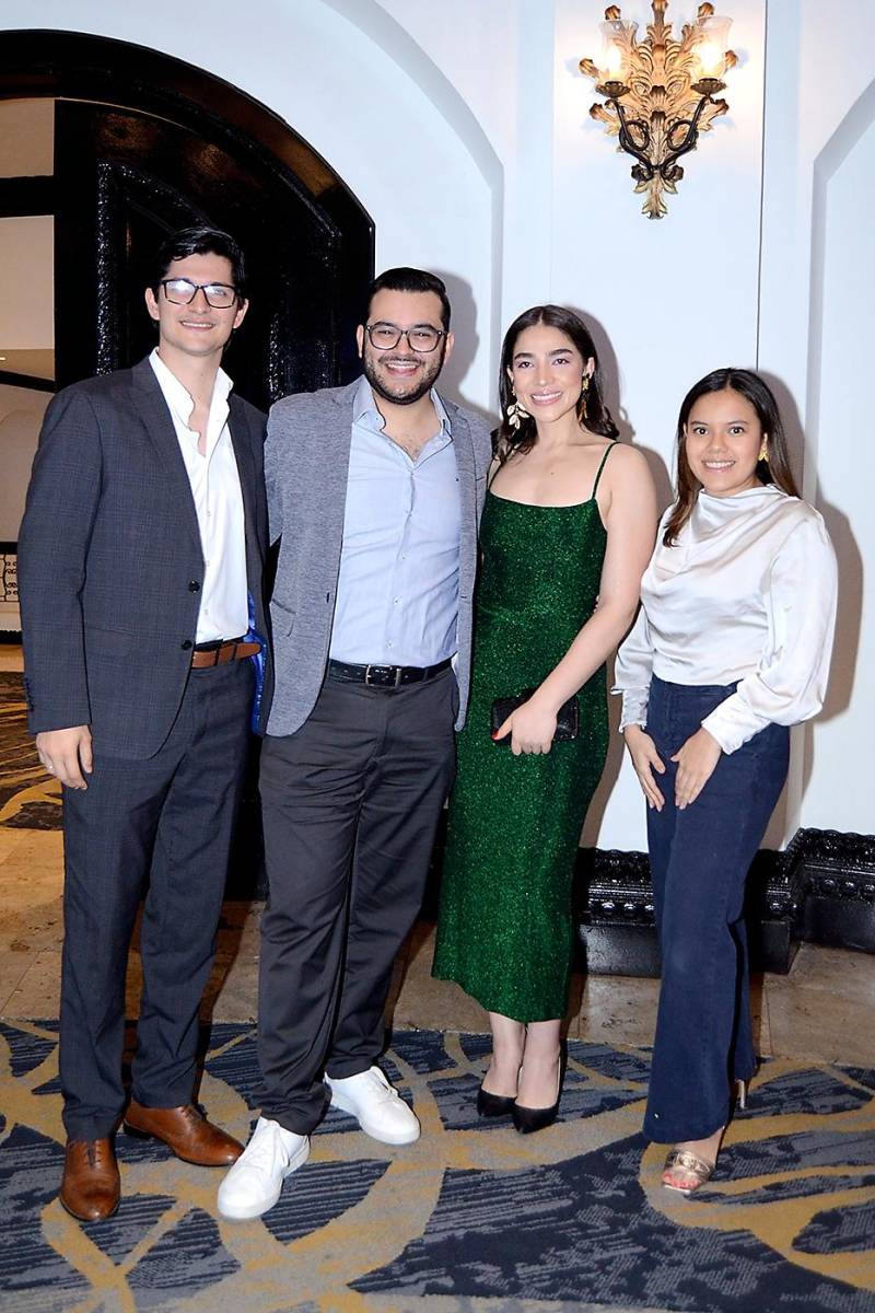 Javier Asfura, Gabriel Ortez, Mercedes Hernández y Diana Espinoza.