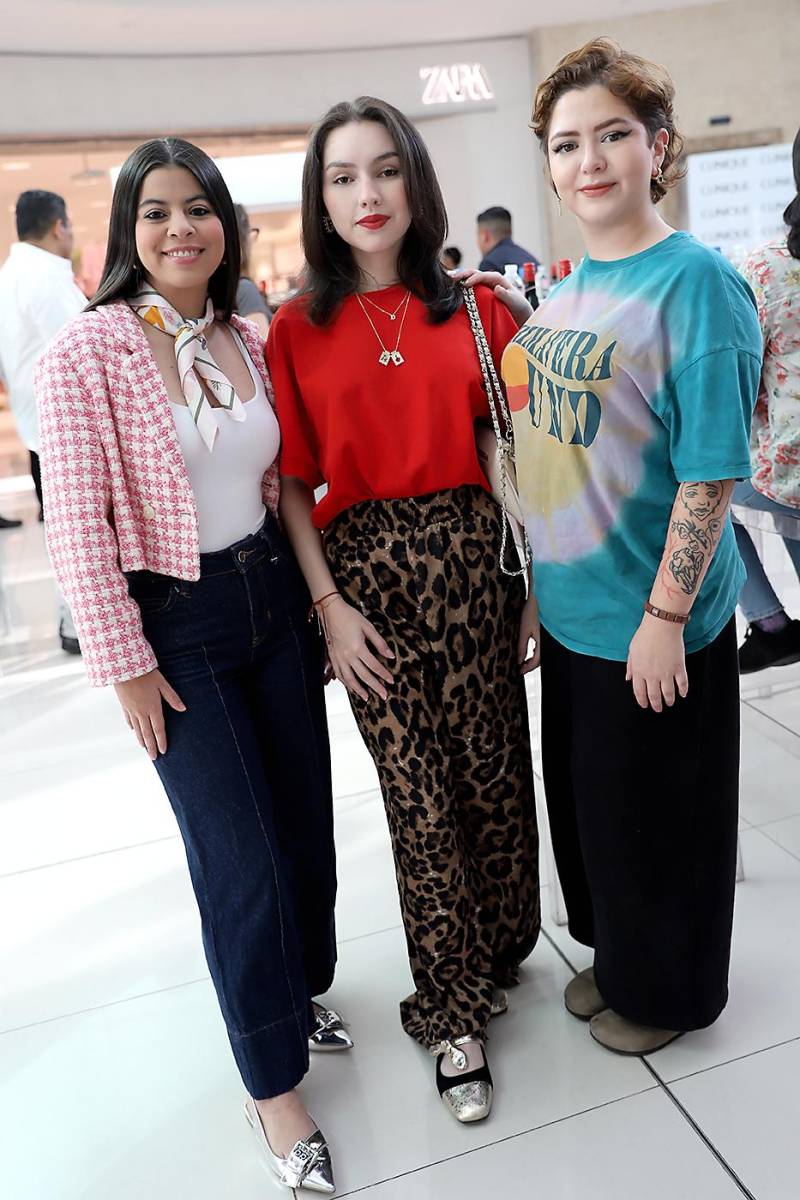 Alejandra Figueroa, Dariela y Nadia Galeano.